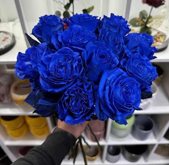 10 blauwe rozen - Rozenbezorging Brussel - Lilit Flowers