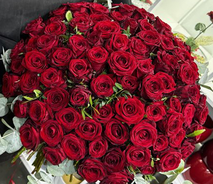 150 Roses RED - Fleurs livraison Bruxelles - Lilit Fleurs Livraison 150 Roses rouges RED